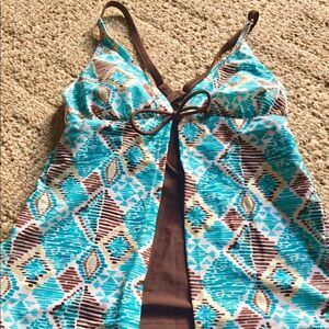 Beautiful swimsuit top by Beach Diva size 8